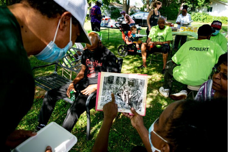 Brownell-Holmes residents reminisce about a 4th grade class trip to Michigan's Capitol while at a block club picnic.